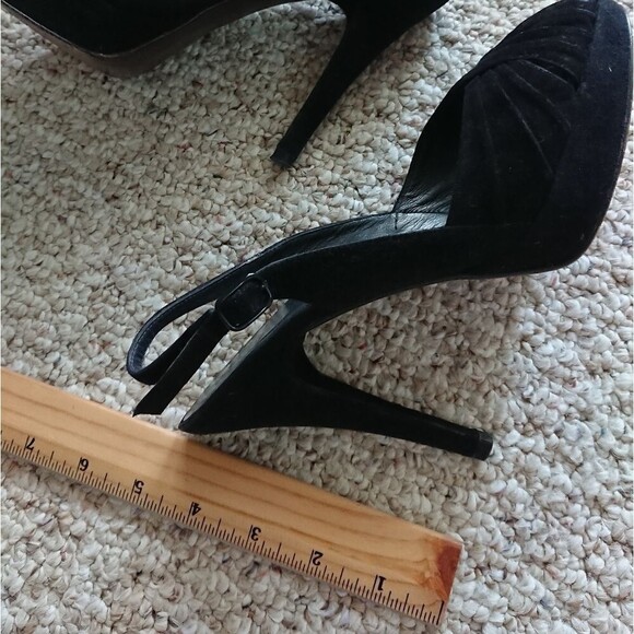 Stuart Weitzman Suede Peep Toe Pleated Slingback Pumps black size 7.5N / 7 - Picture 8 of 9